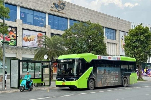 Đến năm 2030, 100% xe công cộng tại Hà Nội và TP. HCM sử dụng năng lượng xanh