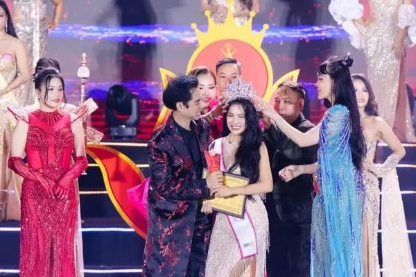 Doanh nhân trẻ Lâm Thị Thanh Tuyền đăng quang Á hậu 1 Hoa hậu Doanh nhân Hương sắc Việt Nam 2025