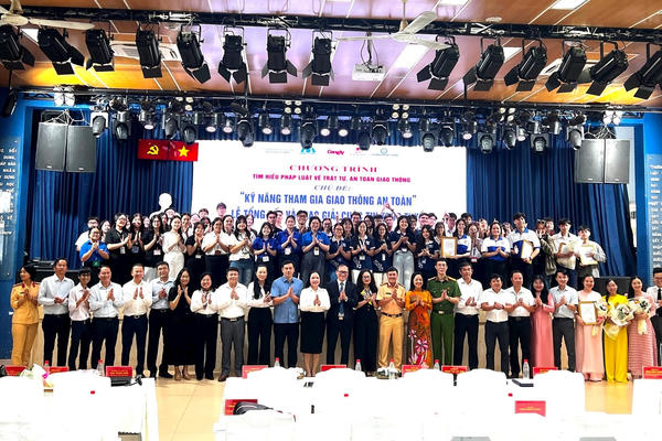 Báo Công lý tổng kết và trao giải 4 Cuộc thi trực tuyến Tìm hiểu pháp luật về TTATGT: Lan tỏa mạnh mẽ tinh thần “thượng tôn pháp luật” trong giới trẻ